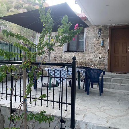 דירות סיקיה Stone House Under A Rock Kukos מראה חיצוני תמונה