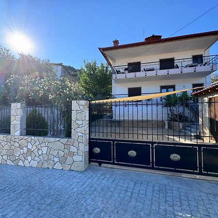 דירות סיקיה Stone House Under A Rock Kukos מראה חיצוני תמונה