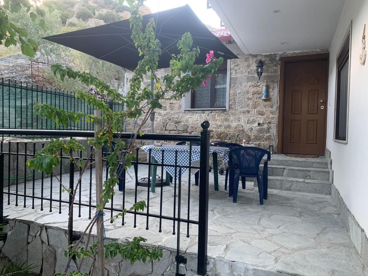 דירות סיקיה Stone House Under A Rock Kukos מראה חיצוני תמונה